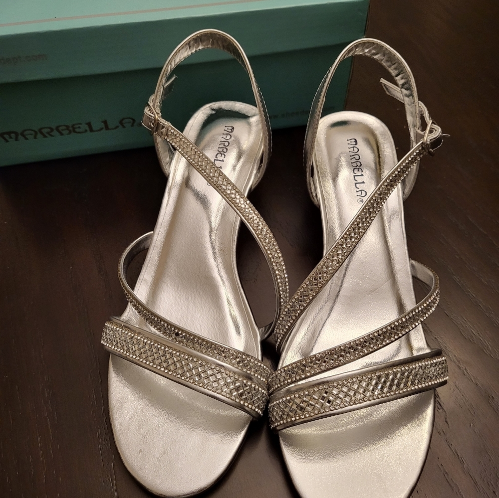 Marbella shoes 8 W Silver